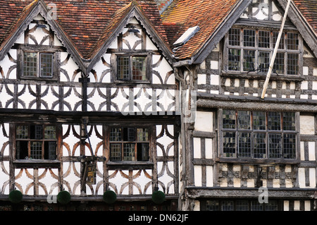 Maisons à colombages dans le centre-ville, Stratford-upon-Avon, Warwickshire, Angleterre, Royaume-Uni Banque D'Images