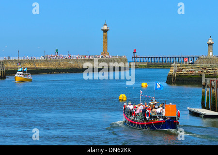 Bateau d'excursion sur la rivière Esk, Whitby, North Yorkshire, England, United Kingdom Banque D'Images