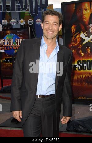 18 avril 2002 - Hollywood, Californie, USA - STEVEN MARQUE..LE ROI SCORPION - PREMIÈRE MONDIALE.les studios Universal, Hollywood, CA.17 avril 2002. NINA PROMMER/ 2002 K24750NP(Image Crédit : © Globe Photos/ZUMAPRESS.com) Banque D'Images