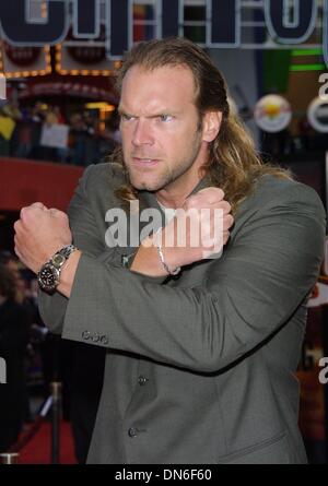 18 avril 2002 - Hollywood, Californie, États-Unis - TYLER MANE..LE ROI SCORPION - PREMIÈRE MONDIALE.les studios Universal, Hollywood, CA.17 avril 2002. NINA PROMMER/ 2002 K24750NP(Image Crédit : © Globe Photos/ZUMAPRESS.com) Banque D'Images