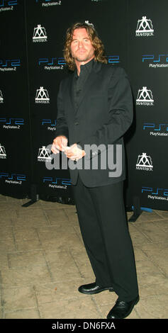 20 octobre 2002 - Los Angeles, Californie, USA - VAL KILMER..PLAYSTATION 2 ET GUY OSEARY TOURNOI DE JEU EN LIGNE D'HÔTE POUR LA CHARITÉ.GUY fête également son 30ÈME ANNIVERSAIRE.ECALIFORNIA PRIVÉ, BEVERLY HILLS, CA.19 octobre 2002. NINA PROMMER/ 2002 K26767NP(Image Crédit : © Globe Photos/ZUMAPRESS.com) Banque D'Images