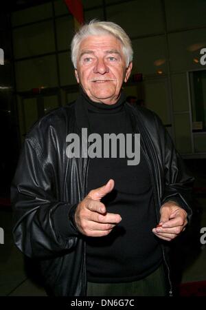 Le 9 décembre 2002 - Hollywood, Californie, USA - K27588NP SONNY - LOS ANGELES PREMIERE - ARCLIGHT THEATRE ., Hollywood, CA - .12/09/02 - . NINA PROMMER/ 2002 - .SEYMOUR CASSEL(Image Crédit : © Globe Photos/ZUMAPRESS.com) Banque D'Images