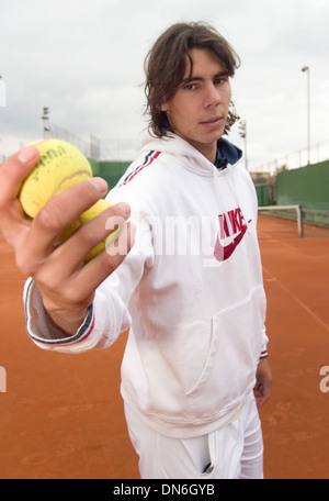 Rafa Nadal posent à son lieu de naissance, club de tennis à Manacor, Majorque, Espagne Banque D'Images