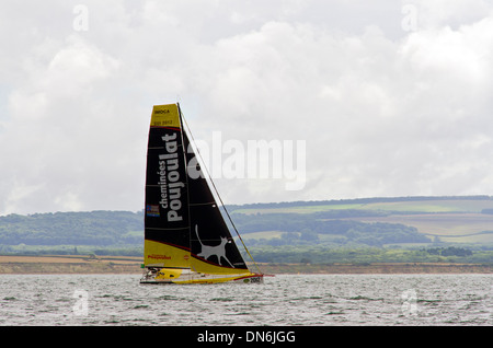 Fastnet yacht race 2013. Bateau de course Navigation sur le Solent après le départ de Cowes. Poujoulat Banque D'Images