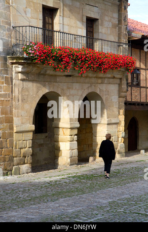 Bâtiment et scène de rue à Santillana del Mar, Cantabria, Espagne. Banque D'Images