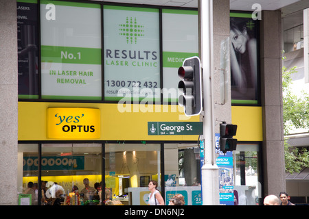 Magasin Optus sur George Street dans le centre-ville de Sydney avec clinique d'enlèvement de cheveux laser au-dessus, australie Banque D'Images