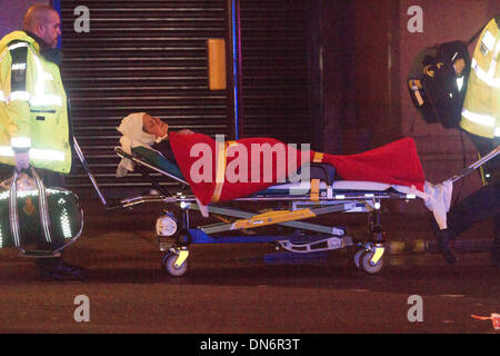 Londres, Royaume-Uni. 19 décembre 2013. Un plafond s'est effondré sur un auditoire à l'Apollo Theatre de Soho Londres pendant une performance avec 76 personnes traitées pour des blessures et 7 Crédit sérieusement : amer ghazzal/Alamy Live News Banque D'Images