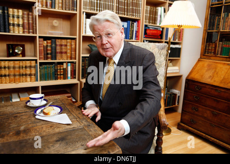 Olafur Ragnar Grimsson, Président de l'Islande, à son bureau à Bessastaðir, la résidence officielle du Président de l'Islande. Banque D'Images