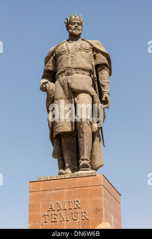 Statue d'Amir Timur, également connu sous le nom de Tamerlan et Tamerlan, Shakhrisabz, Ouzbékistan Banque D'Images