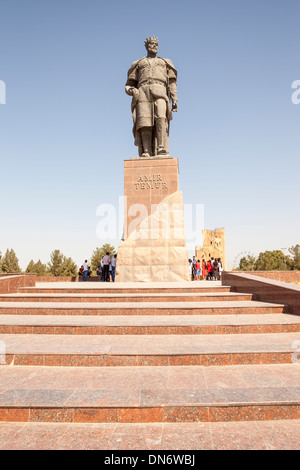 Statue d'Amir Timur, également connu sous le nom de Tamerlan et Tamerlan, Shakhrisabz, Ouzbékistan Banque D'Images