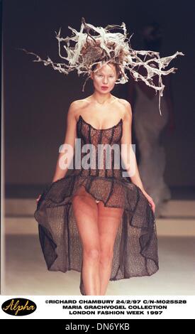 10 févr. 24, 1997 - Londres, ANGLETERRE - 24/2/97 .MARIA GRACHVOGEL .COLLECTION LONDON FASHION WEEK 1997(Credit Image : © Globe Photos/ZUMAPRESS.com) Banque D'Images