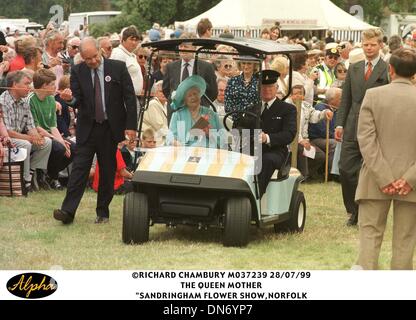 28 juillet 1999 - Grande-Bretagne - 28/07/99 .La reine mère .''SANDRINGHAM FLOWER SHOW'',NORFOLK(Image Crédit : © Globe Photos/ZUMAPRESS.com) Banque D'Images