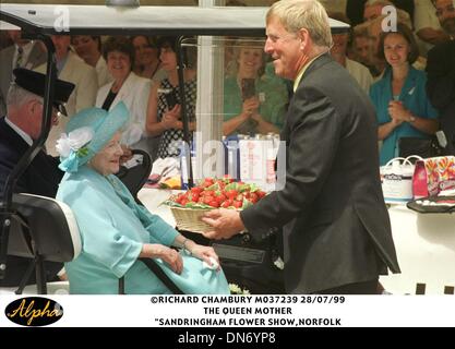 28 juillet 1999 - Grande-Bretagne - 28/07/99 .La reine mère .''SANDRINGHAM FLOWER SHOW'',NORFOLK(Image Crédit : © Globe Photos/ZUMAPRESS.com) Banque D'Images