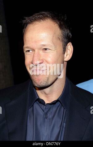 16 octobre 2002 - Los Angeles, Californie, USA - Donnie Wahlberg ..K26766TR PREMIÈRE MONDIALE ''LA VÉRITÉ SUR CHARLIE''.L'ACADEMY OF MOTION PICTURE ARTS AND SCIENCES, BEVERLY HILLS, CA.16 octobre 2002. TOM RODRIGUEZ/(2002 Image Crédit : © Globe Photos/ZUMAPRESS.com) Banque D'Images