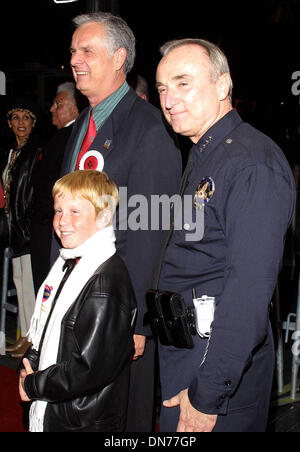 1 décembre 2002 - Hollywood, Californie, USA - LE MAIRE JAMES HAAN (LOS ANGELES), LE CHEF WILLIAM J. BRATTON (CHEF DE POLICE, LOS ANGELES)..K27303TR L'HOLLYWOOD BLOCKBUSTER spectaculaire défilé.Hollywood Blvd., Hollywood, CA.Le 01 décembre, 2002. TOM RODRIGUEZ/(2002 Image Crédit : © Globe Photos/ZUMAPRESS.com) Banque D'Images