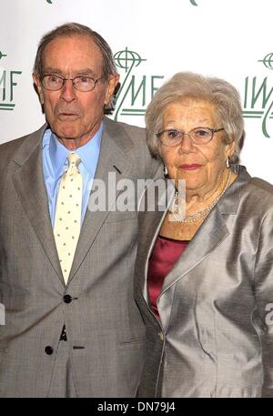 24 octobre 2002 - Los Angeles, CA, USA - JIM BELLOWS ET LYNN POVICH ..K26857TR INTERNATIONAL WOMEN'S MEDIA FOUNDATION'S COURAGE EN JOURNALISME AWARDS (EN HOMMAGE AUX FEMMES JOURNALISTES).Regent Beverly Wilshire Hotel, Los Angeles, CA.24 octobre 2002. TOM RODRIGUEZ/(2002 Image Crédit : © Globe Photos/ZUMAPRESS.com) Banque D'Images