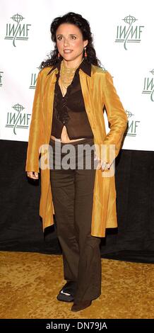 24 octobre 2002 - Los Angeles, CA, USA - JULIA LOUIS-DREYFUS ..K26857TR INTERNATIONAL WOMEN'S MEDIA FOUNDATION'S COURAGE EN JOURNALISME AWARDS (EN HOMMAGE AUX FEMMES JOURNALISTES).Regent Beverly Wilshire Hotel, Los Angeles, CA.24 octobre 2002. TOM RODRIGUEZ/(2002 Image Crédit : © Globe Photos/ZUMAPRESS.com) Banque D'Images