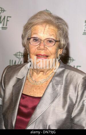 24 octobre 2002 - Los Angeles, CA, USA - LYNN POVICH ..K26857TR INTERNATIONAL WOMEN'S MEDIA FOUNDATION'S COURAGE EN JOURNALISME AWARDS (EN HOMMAGE AUX FEMMES JOURNALISTES).Regent Beverly Wilshire Hotel, Los Angeles, CA.24 octobre 2002. TOM RODRIGUEZ/(2002 Image Crédit : © Globe Photos/ZUMAPRESS.com) Banque D'Images