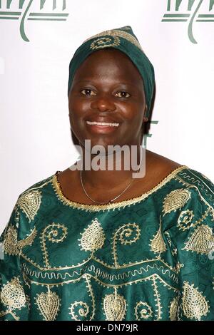 24 octobre 2002 - Los Angeles, CA, USA - SANDRA NVAIRA ..K26857TR INTERNATIONAL WOMEN'S MEDIA FOUNDATION'S COURAGE EN JOURNALISME AWARDS (EN HOMMAGE AUX FEMMES JOURNALISTES).Regent Beverly Wilshire Hotel, Los Angeles, CA.24 octobre 2002. TOM RODRIGUEZ/(2002 Image Crédit : © Globe Photos/ZUMAPRESS.com) Banque D'Images