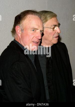 24 novembre 2002 - Los Angeles, Californie, USA - MARTIN LANDAU ET JAMES CAAN ..K27298TR NORBY WALTER'S 21ST ANNUEL AVANT-FÊTE DE NOËL.LE FRIARS CLUB, Los Angeles, CA.nov. 24, 2002. TOM RODRIGUEZ/ 2002.(Image Crédit : © Globe Photos/ZUMAPRESS.com) Banque D'Images