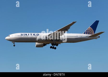 United Airlines Boeing 777-200 avec l'immatriculation N217UA Banque D'Images