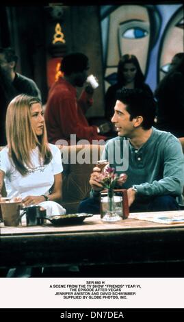 26 septembre 2001 - SER 860 H.A SCÈNE DE L'émission de télévision ''Amis'' AN VI,.L'épisode après VEGAS.Jennifer Aniston et David Schwimmer.FOURNI PAR (crédit Image : © Globe Photos/ZUMAPRESS.com) Banque D'Images