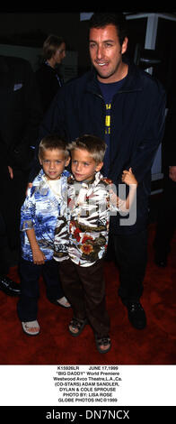 Le 17 juin 1999 - K15926LR 06/17/99.''BIG DADDY'' PREMIÈRE MONDIALE.WESTWOOD AVCO THEATRE, L.A., CA..(CO-STARS) ADAM SANDLER, DYLN & Cole Sprouse.. LISA ROSE/(1999 Image : © Crédit Photos Globe/ZUMAPRESS.com) Banque D'Images