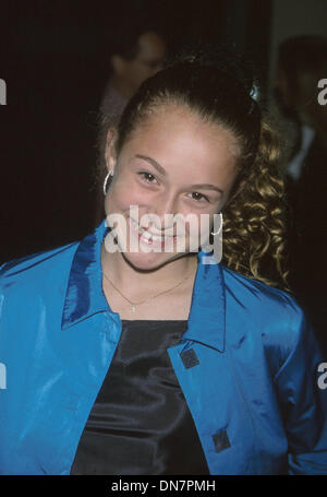 5 octobre 2001 - K23014MR : 17ÈME ARTIOS AWARDS.Beverly Hilton Hotel, Los Angeles, CA 10/04/2001.ALEXA VEGA. MILAN RYBA/(2001 Image : © Crédit Photos Globe/ZUMAPRESS.com) Banque D'Images