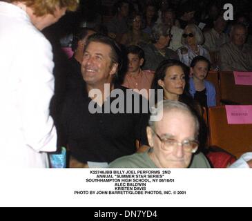 18 août 2001 - K22746JBB BILLY JOEL EFFECTUE 2ND.''SUMMER ANNUEL SÉRIE STAR''.SOUTHHAMPTON HIGH SCHOOL, NY 08/18/01.ALEC BALDWIN.KRISTEN DAVIS. JOHN BARRETT/(2001 Image : © Crédit Photos Globe/ZUMAPRESS.com) Banque D'Images