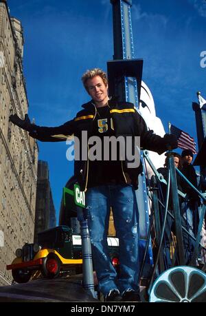 Le 26 novembre 2001 - K23481L : 11/22/01.Le 75 e congrès annuel de Macy's Thanksgiving Day Parade À NEW YORK..ASHLEY ANGEL. HENRY McGEE/(2001 Image : © Crédit Photos Globe/ZUMAPRESS.com) Banque D'Images