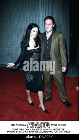 4 juin 2001 - K16581FB : 2/3/2000 .L ''SCREAM 3 '' PREMIÈRE MONDIALE À L'AVCO .CINÉMA À LOS ANGELES, CA..COURTNEY COX ARQUETTE ET DAVID ARQUETTE . FITZROY BARRETT/ 2000(Image Crédit : © Globe Photos/ZUMAPRESS.com) Banque D'Images