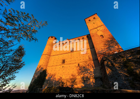 Europe Italie Piémont Serralunga d'Alba Langhe du Château Banque D'Images