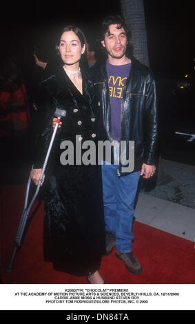 31 janvier 2001 - K20627TR : ''CHOCOLAT'' PREMIERE.À L'ACADEMY OF MOTION PICTURE ARTS AND SCIENCES, Beverly, CA HHILLS. 12/11/2000.CARRIE-ANNE MOSS & MARI STEVEN ROY. TOM RODRIGUEZ/ 2000.(Image Crédit : © Globe Photos/ZUMAPRESS.com) Banque D'Images