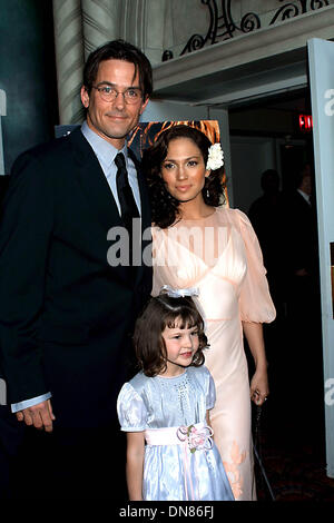 21 mai 2002 - K25135 ''assez d'' PREMIERE.LOEWS LINCOLN SQ NYC 05/21/02. KELLY JORDAN/ 2002.BILLY CAMPBELL.JENNIFER LOPEZ.TESSA ALLEN(Image Crédit : © Globe Photos/ZUMAPRESS.com) Banque D'Images