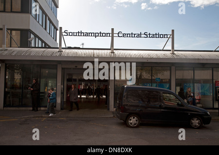 La gare centrale de Southampton SOUTHAMPTON hampshire angleterre Banque D'Images