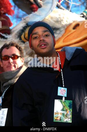 Le 26 novembre 2001 - K23481L : 11/22/01.Le 75 e congrès annuel de Macy's Thanksgiving Day Parade À NEW YORK..DONALD FAISON. HENRY McGEE/(2001 Image : © Crédit Photos Globe/ZUMAPRESS.com) Banque D'Images