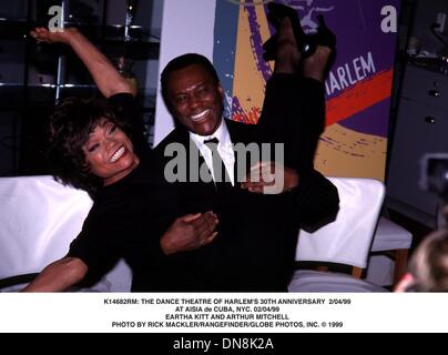 4 février 1999 - K14682RM 02/04/99.Le DANCE THEATRE OF HARLEM'S 30E ANNIVERSAIRE.AT AISIA DE CUBA, NEW YORK..d'Eartha Kitt ET ARTHUR MITCHELL. RICK MACKLER/(1999 Image : © Crédit Photos Globe/ZUMAPRESS.com) Banque D'Images