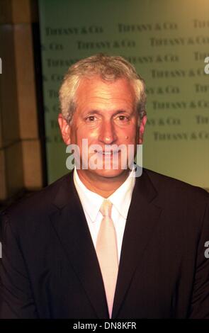 18 juillet 2000 - K26056JKRON LANCEMENT DE TIFFANY'S NOUVELLE CRÉATION LA MARQUE TIFFANY, NYC 09/05/02. JOHN KRONDES/ 2002.ED SCHLOSSBERG(Image Crédit : © Globe Photos/ZUMAPRESS.com) Banque D'Images