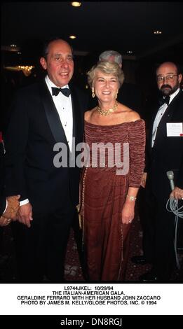 29 octobre 1994 - L9744JKEL : 10/29/94.L'ITALIEN-américain. GALA.Geraldine Ferraro AVEC SON MARI JOHN ZACCARO. JAMES M. KELLY/(1994 Image : © Crédit Photos Globe/ZUMAPRESS.com) Banque D'Images