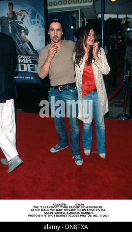 11 juin 2001 - K22060FB : 6/11/01.La ''Lara Croft : TOMB RAIDER'' PREMIERE FILM .AU MANN VILLAGE THEATRE DE LOS ANGELES, CA..Colin Farrell & AMELIA WARNER. FITZROY BARRETT/(2001 Image Crédit : © Globe Photos/ZUMAPRESS.com) Banque D'Images