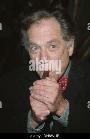 14 janvier 2002 - K23792TR : N.B.C.'S 75TH ANNIVERSARY PARTY.JARDIN D'EDEN, Hollywood, CA 01/09/2002.GEORGE SEGAL. TOM RODRIGUEZ/(2002 Image Crédit : © Globe Photos/ZUMAPRESS.com) Banque D'Images