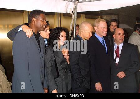 13 mai 2002 - K25049JBB : 5/13/02.L'événement initial NBC POUR LA SAISON 2002-2003 au Radio City Music Hall, New York..Al Pacino, Jason Gedrick, LANA PARRILLA, Donnie Wahlberg, Neal McDONOUGH ET JEFF ZUCKER CAST DE ''BOOMTOWN''. JOHN BARRETT/(2002 Image : © Crédit Photos Globe/ZUMAPRESS.com) Banque D'Images