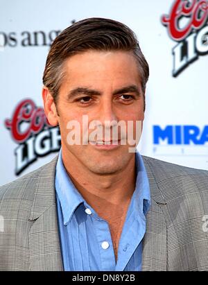 Le 23 juillet 2002 - Los Angeles, CA, USA - GEORGE CLOONEY.'face'' Premiere.Los Angeles, CA 7/23/02. Lockwood. 2002 K2109LOC(Image Crédit : © Globe Photos/ZUMAPRESS.com) Banque D'Images