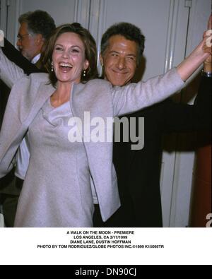 Le 17 mars 1999 - K15095 03/17/99.UNE PROMENADE SUR LA LUNE - PREMIERE.LOS ANGELES, CA..DIANE LANE, Dustin Hoffman. TOM RODRIGUEZ/(1999 Image Crédit : © Globe Photos/ZUMAPRESS.com) Banque D'Images