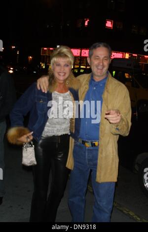 10 avril 2002 - K24677JBB : ''La Dernière Valse'' PREMIERE.AU ZIEGFELD THEATRE DE NEW YORK 04/10/02. JOHN BARRETT/ 2002 (D)(Image Crédit : © Globe Photos/ZUMAPRESS.com) Banque D'Images