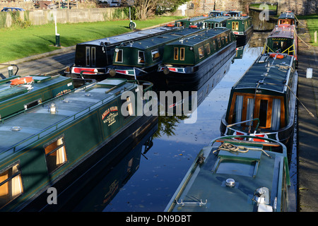 Pour l'hiver la Narrowboats Trevor au bassin du canal sur le canal de Llangollen Wales UK Banque D'Images