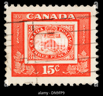 CANADA - circa 1951 : timbre imprimé au Canada émis pour le centenaire du premier timbre-poste canadien Banque D'Images