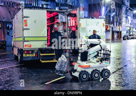 Northrop Grumman Remotec robot Andros utilisés par les unités de neutralisation des bombes dans le monde entier pour désamorcer les bombes et les IED en utilisation sur une rue Belfast Banque D'Images