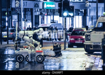 Northrop Grumman Remotec robot Andros utilisés par les unités de neutralisation des bombes dans le monde entier pour désamorcer les bombes et les IED en utilisation sur une rue Belfast Banque D'Images