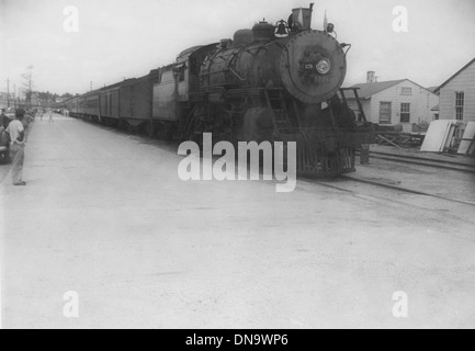 Train au départ, LA DEUXIÈME GUERRE MONDIALE, 2e Bataillon d'infanterie, 389E, base militaire de l'armée américaine de l'Indiana, USA, 1942 Banque D'Images